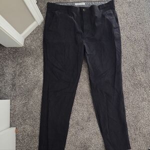 Amazon Essentials Men's Slim-Fit Casual Black Pants